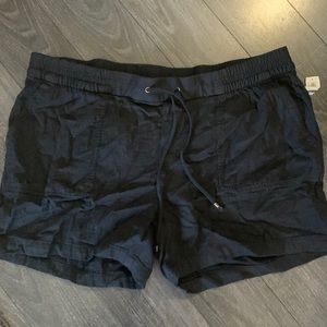 NWT black old navy shorts.